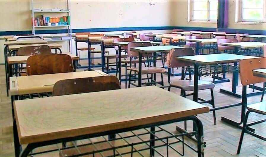 JUSTIÇA SUSPENDE AULAS PRESENCIAIS